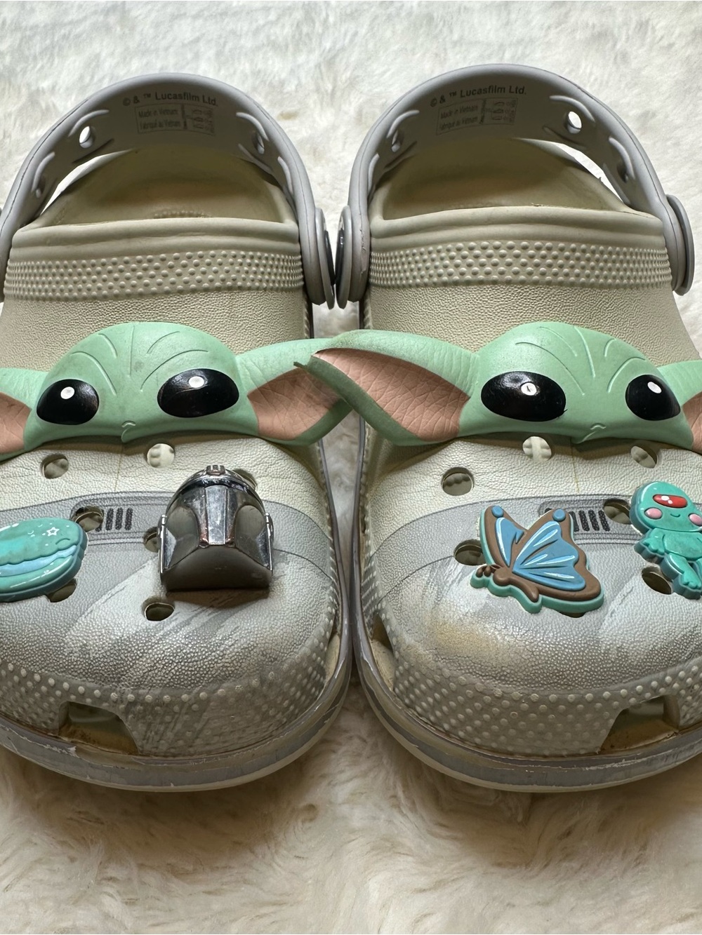 Crocs The Child (Grogu) Clog with Charm Accents Beige and Green Size 1